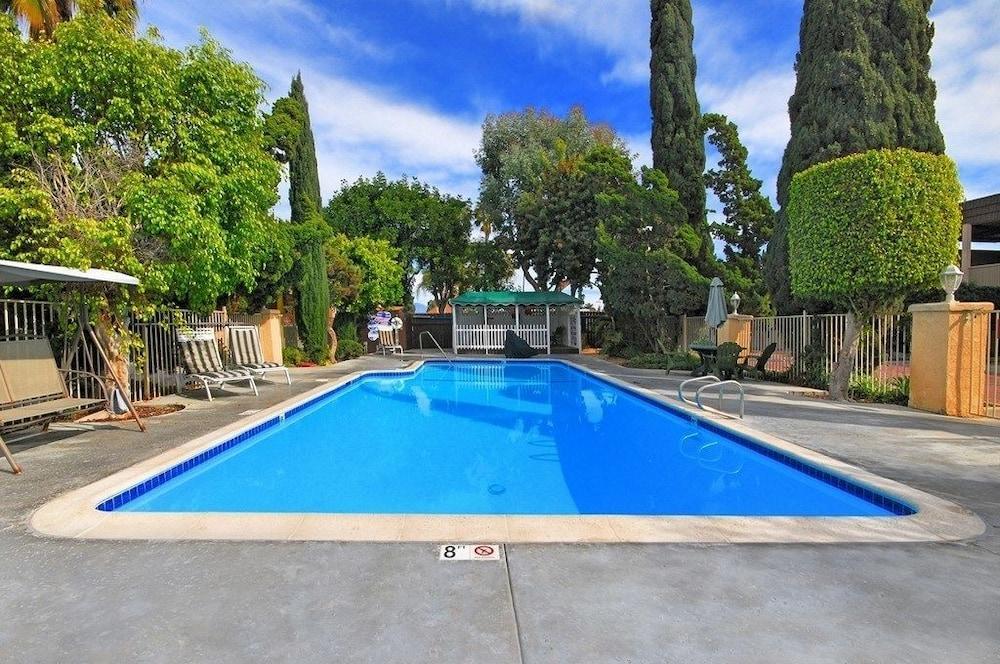 - Newport Area 2* Costa Mesa