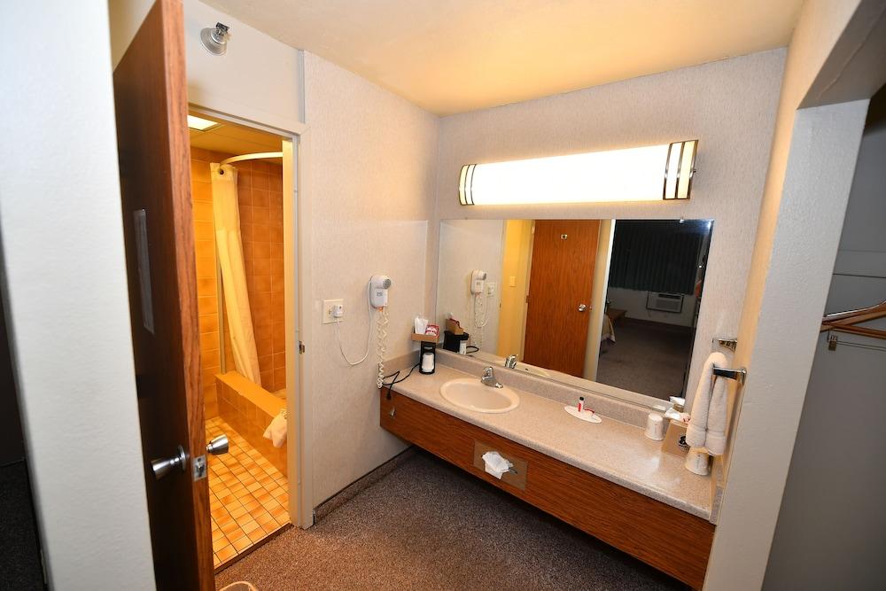 Hotel - Newport Area
