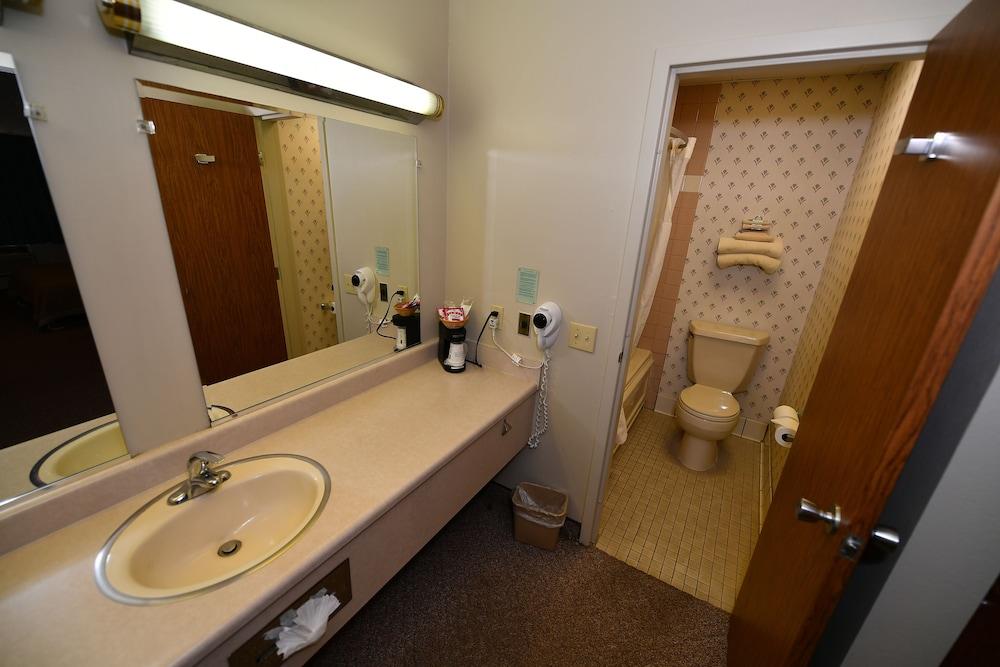 - Newport Area Hotel 2*