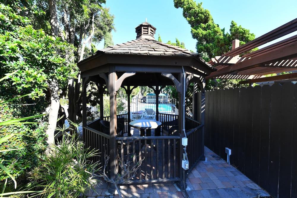 - Newport Area Hotel Costa Mesa