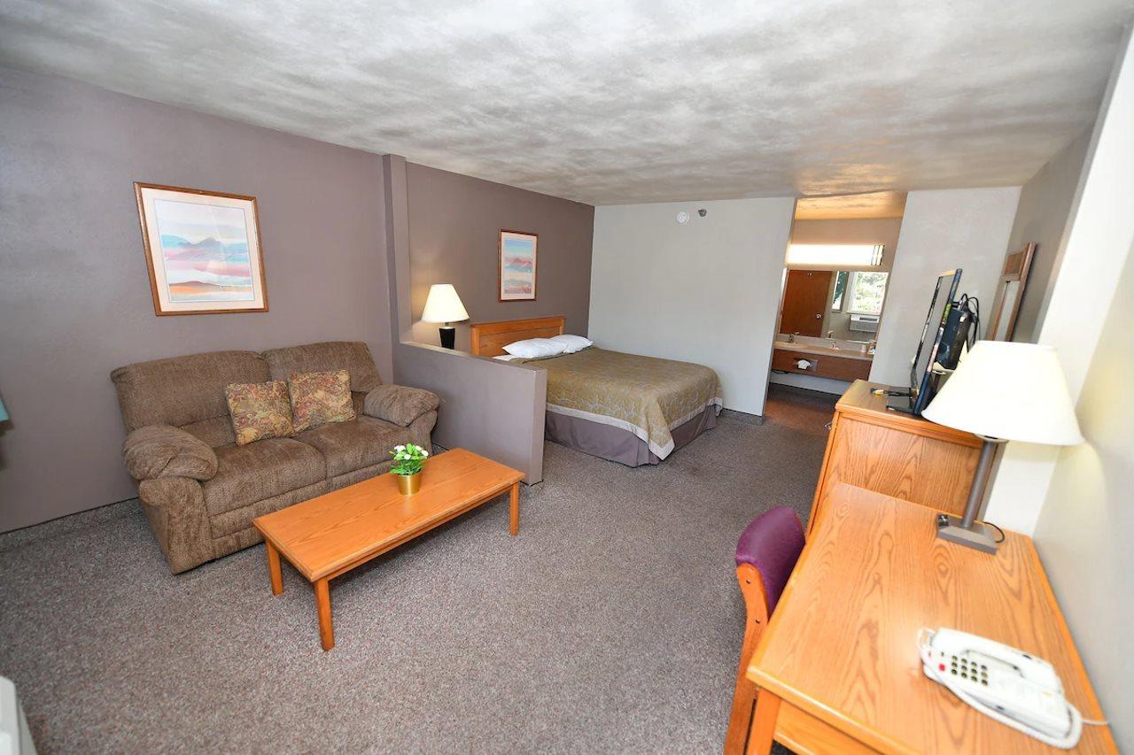 - Newport Area Hotel 2*