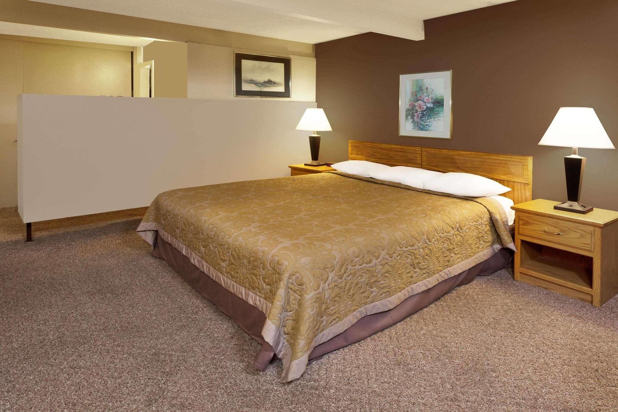 - Newport Area Hotel Costa Mesa