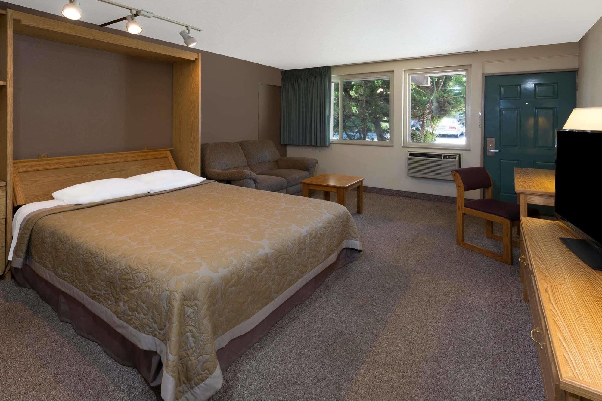 Hotel - Newport Area 2*