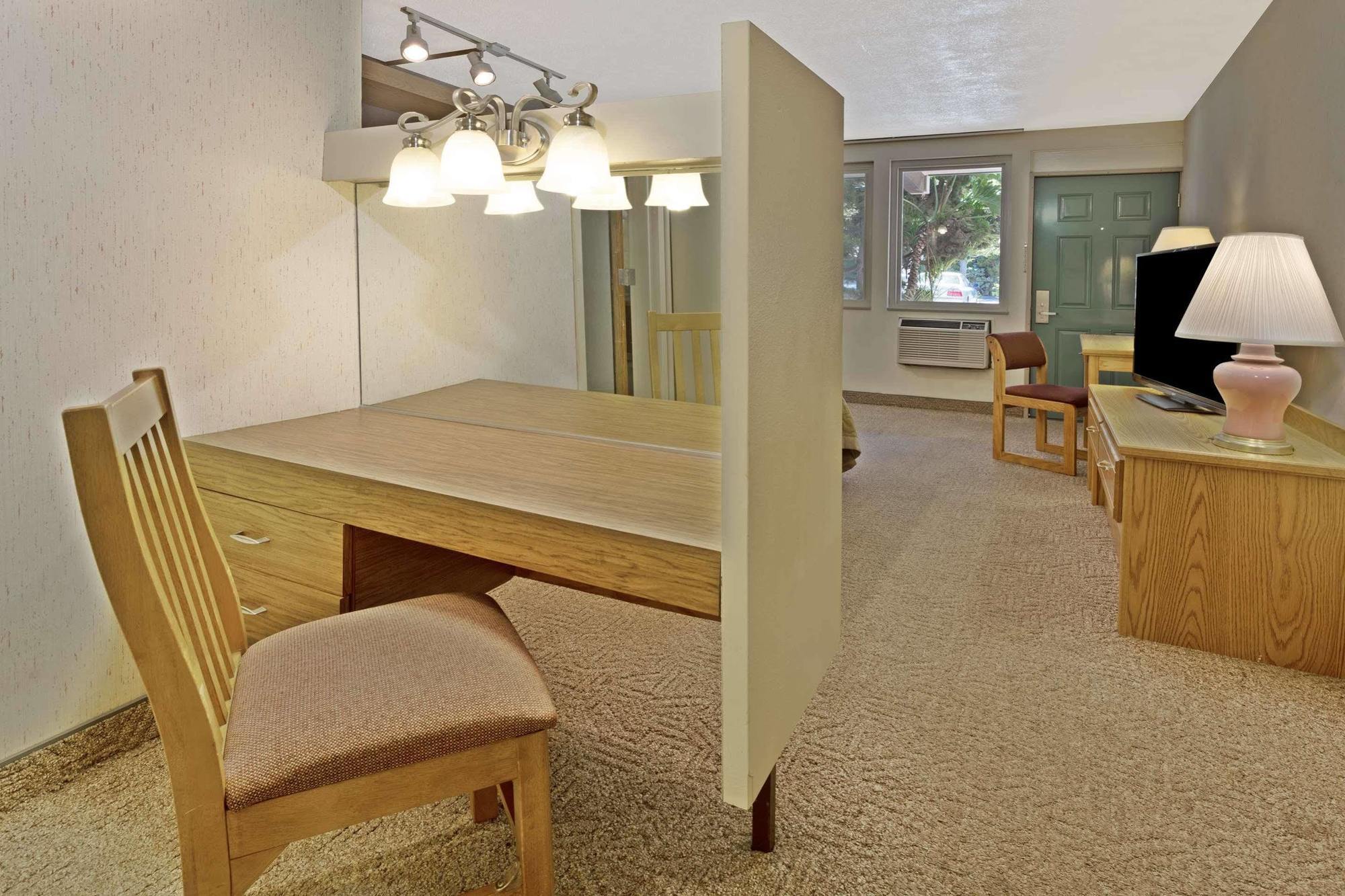 - Newport Area Hotel