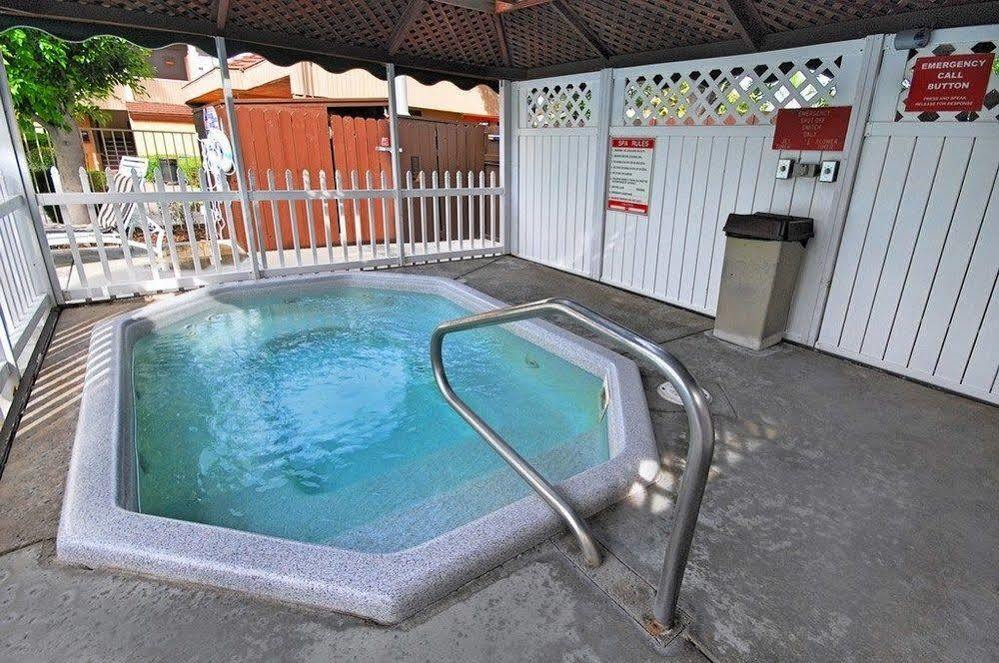 Hotel - Newport Area 2*