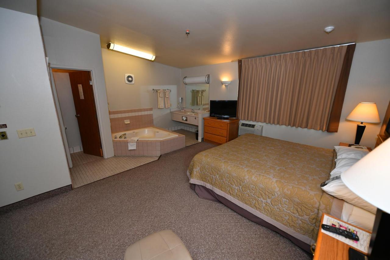 - Newport Area Hotel 2*