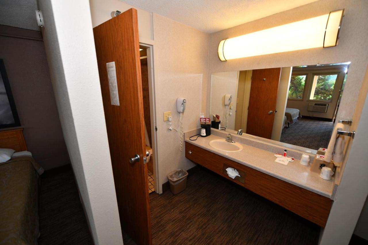 Hotel - Newport Area 2*