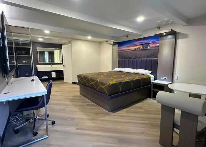 Costa Mesa Inn - Newport Beach Area