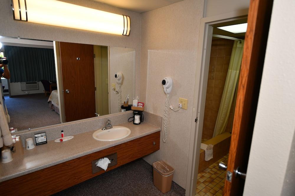 - Newport Area Hotel 2*