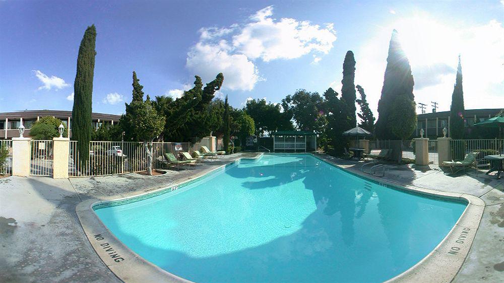 - Newport Area Hotel 2*