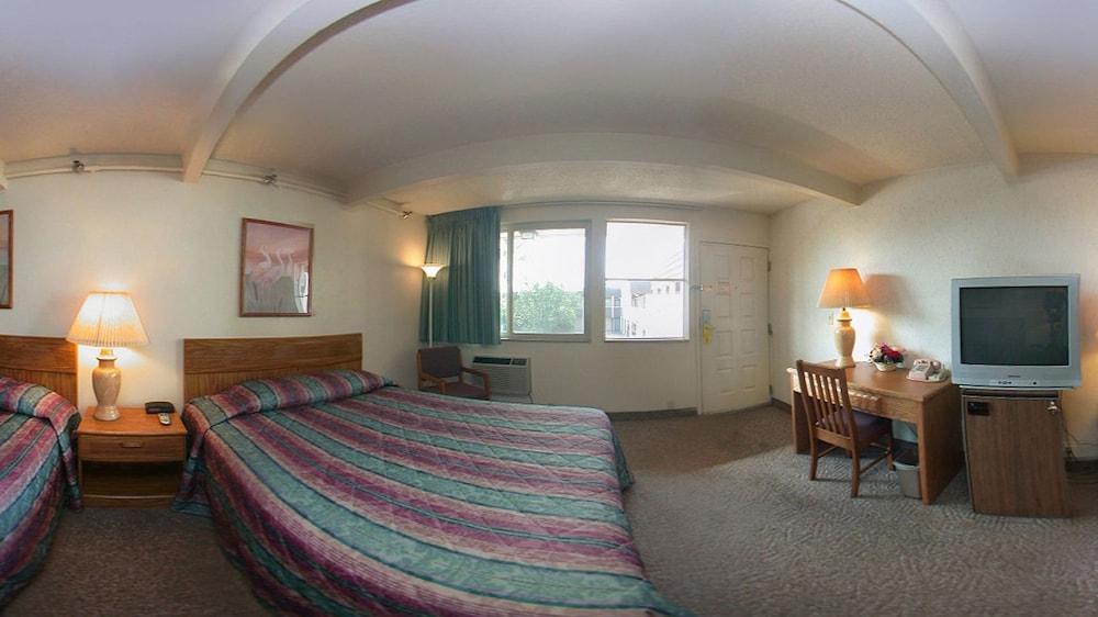- Newport Area Hotel 2*