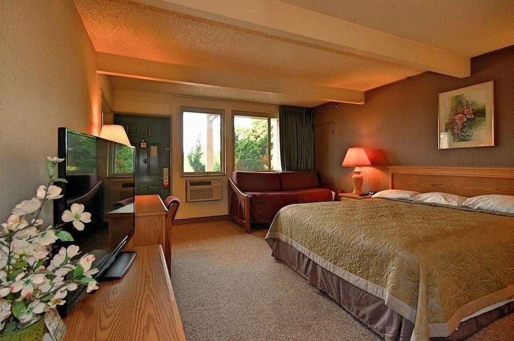 - Newport Area 2* Costa Mesa