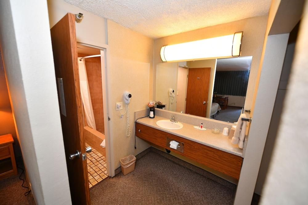 - Newport Area Hotel Costa Mesa