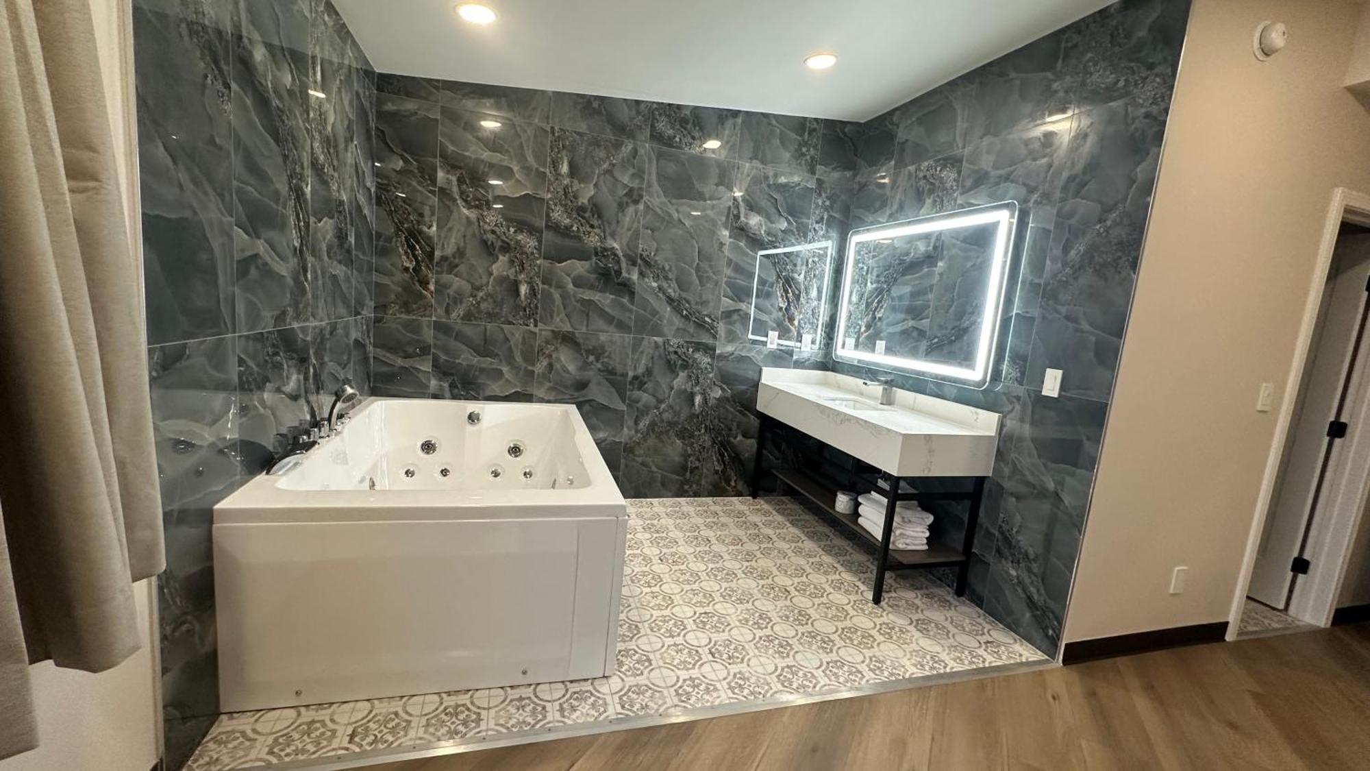 Hotel - Newport Area